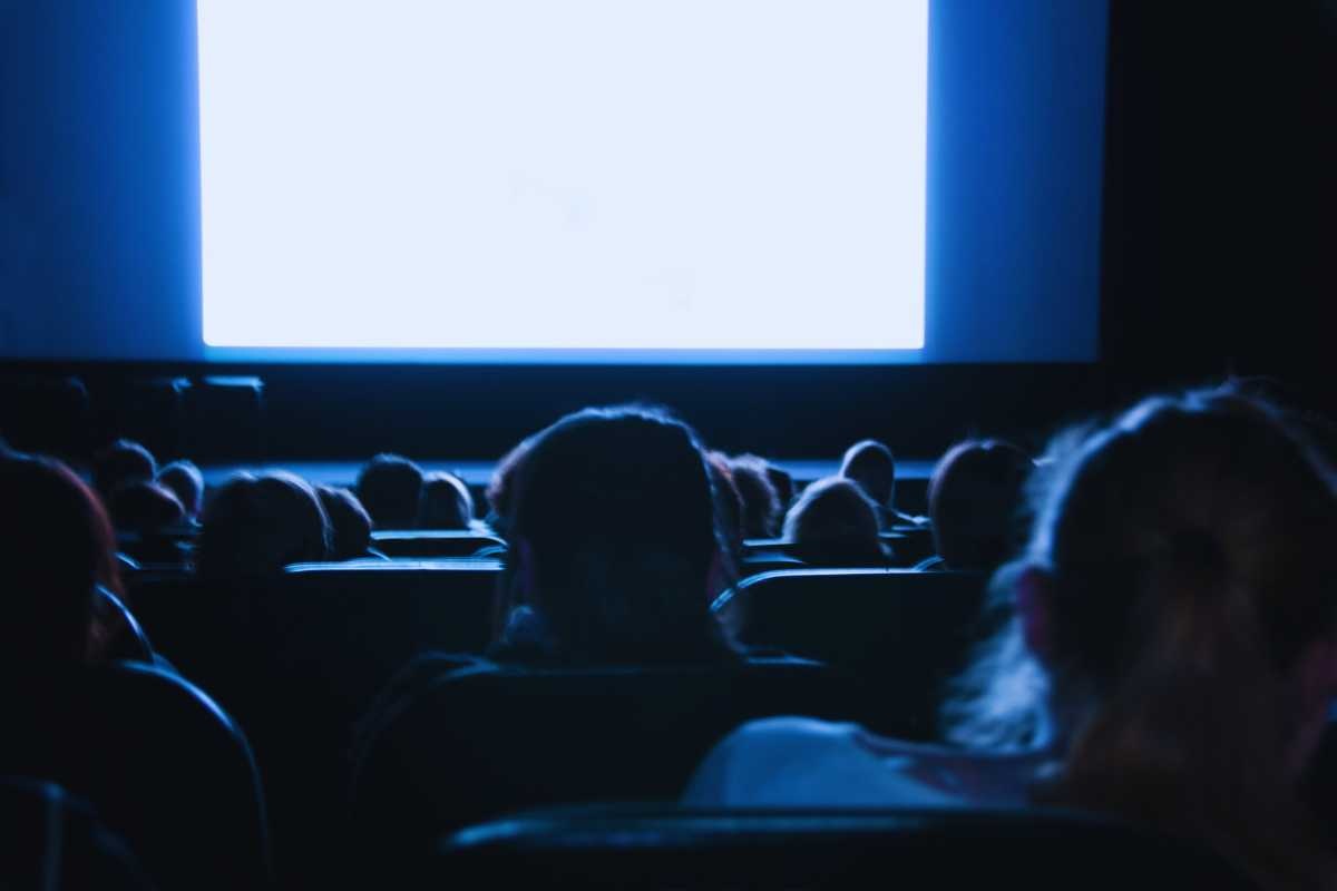 Sala del cinema con proiezione