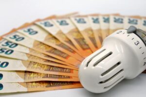 Banconote euro e costi riscaldamento