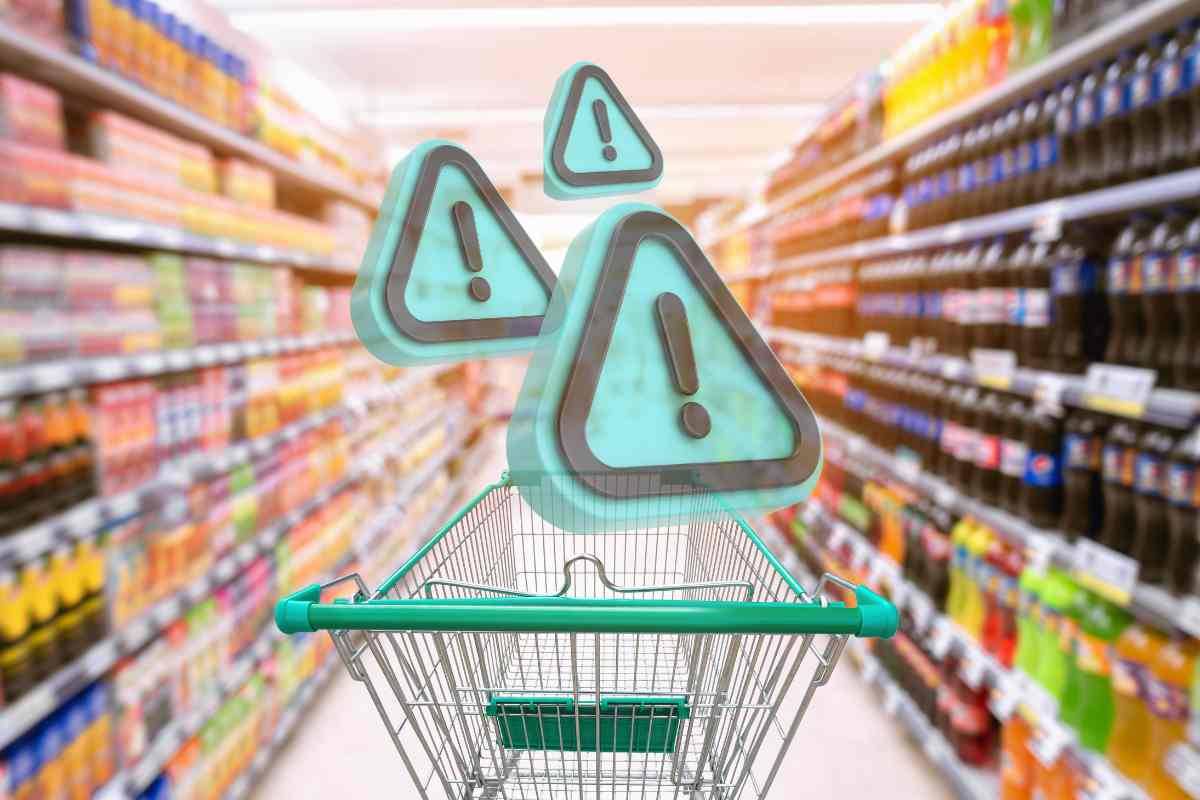 Supermercato e segnale pericolo