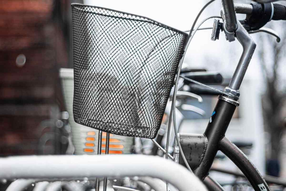 bicicletta parcheggiata