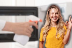 donna pulisce cattivi odori e un'altra sorridente che fa ok con le mani