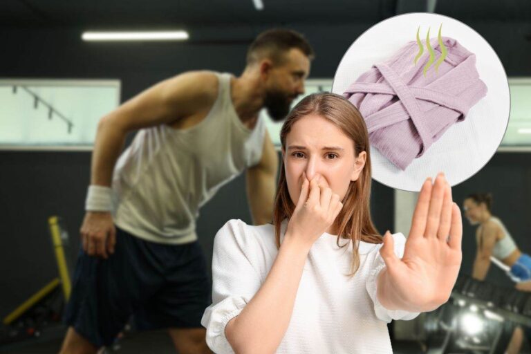 uomo in palestra, accappatoio puzzolente e donna che fa stop con le mani