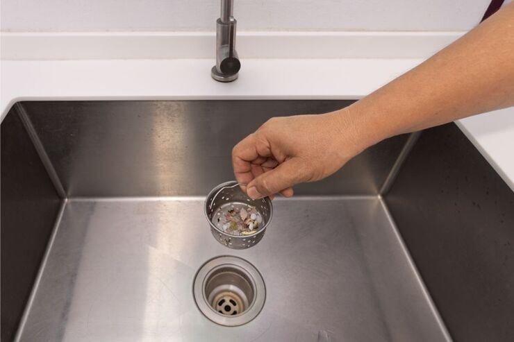 Residui cibo nel lavello