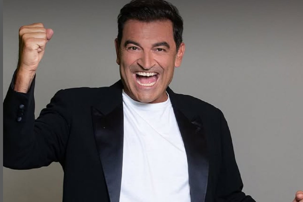 primo piano sorridente di max giusti