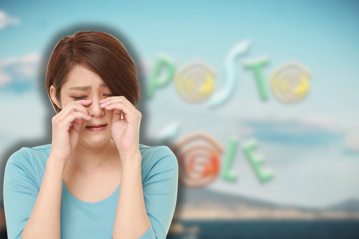 logo upas e donna commossa